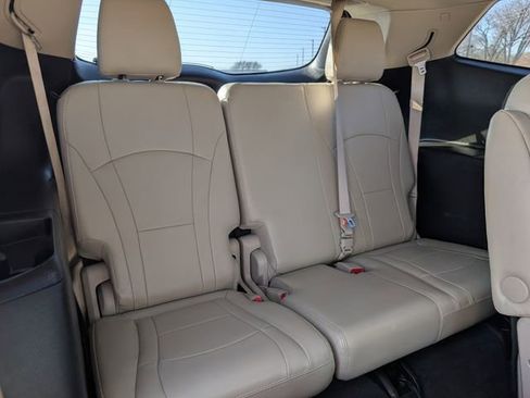 Used 2019 Buick Enclave Essence image 27