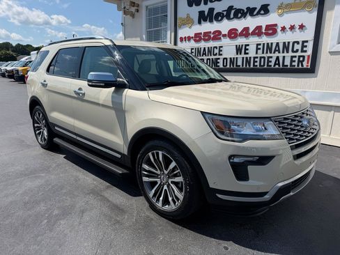 Used 2018 Ford Explorer Platinum AWD/4WD image 2