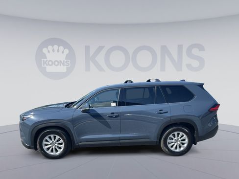 Used 2024 Toyota Grand Highlander AWD image 2