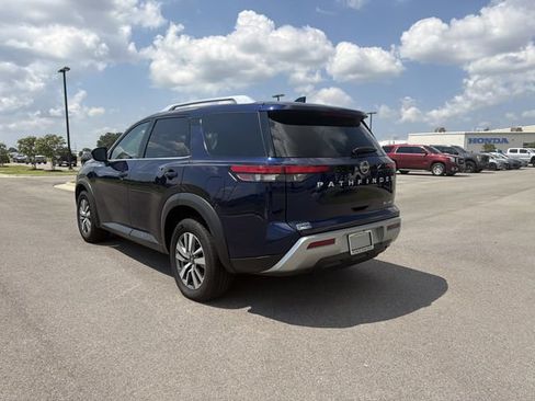 Used 2025 Nissan Pathfinder SL AWD/4WD image 4