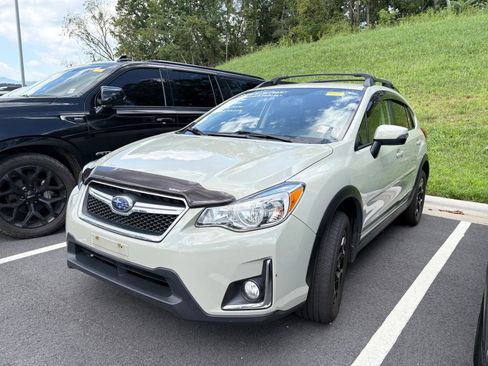 Used 2016 Subaru Crosstrek 2.0i Limited w/ Popular Package #2 AWD/4WD image 3