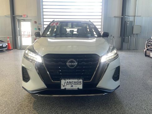 Used 2024 Nissan Kicks SR w/ SR Premium Package image 2