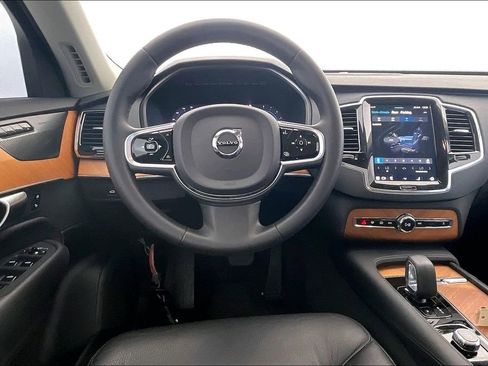 Used 2023 Volvo XC90 B6 Plus image 8