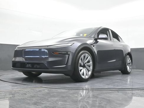 Used 2026 Tesla Model Y 2WD image 48