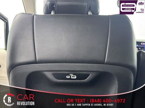 Used 2023 Chrysler Pacifica Touring-L FWD image 50