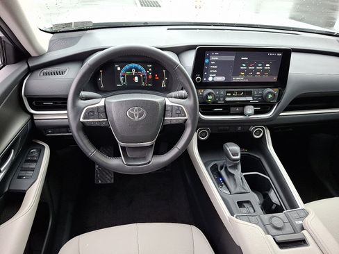 Used 2024 Toyota Grand Highlander XLE image 12