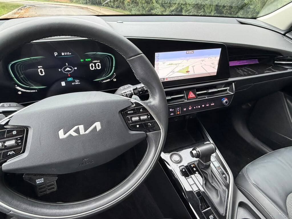 Used 2023 Kia Niro EX Touring FWD image 9