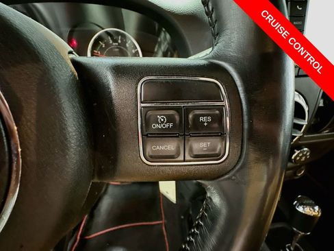 Used 2018 Jeep Wrangler Unlimited Sahara w/ Connectivity Group AWD/4WD image 32