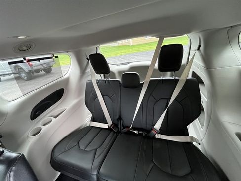 Used 2020 Chrysler Pacifica Touring-L Plus w/ Advanced Safetytec Group FWD image 32