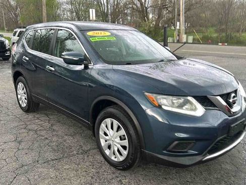 Used 2015 Nissan Rogue S image 2
