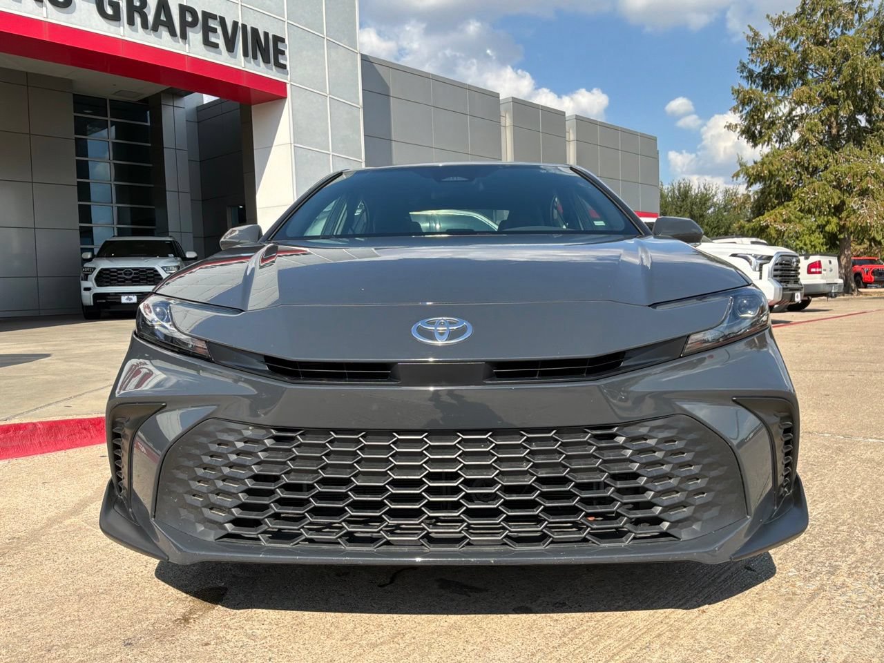 Used 2026 Toyota Camry SE FWD image 3
