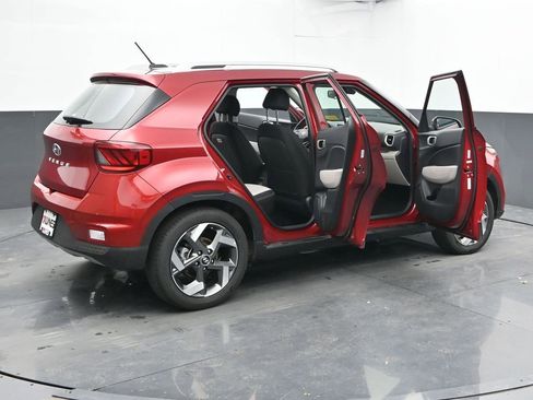 Used 2025 Hyundai Venue SEL image 75