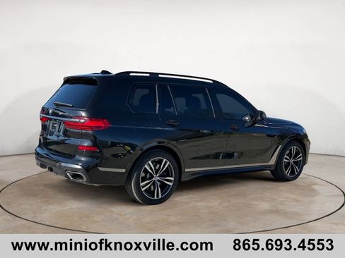 Used 2022 BMW X7 M50i w/ Luxury Seating Package image 3