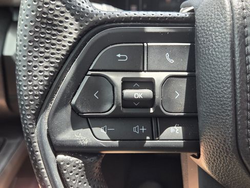 Certified 2025 Toyota Tacoma SR5 AWD/4WD image 24