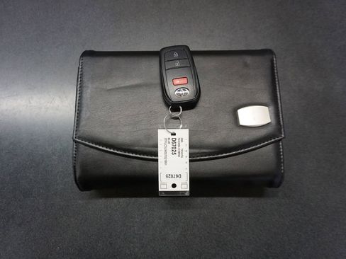 Used 2025 Toyota Tacoma TRD Sport image 17