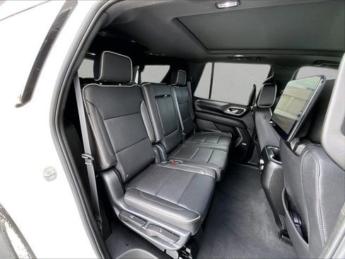 Used 2023 GMC Yukon SLT w/ SLT Premium Package image 29