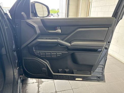 Used 2025 Toyota 4Runner Limited AWD/4WD image 54