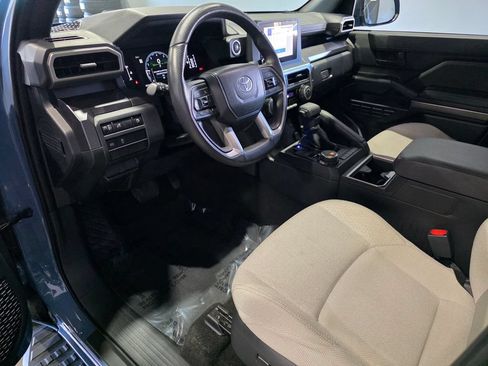 Used 2025 Toyota 4Runner SR5 AWD/4WD image 12