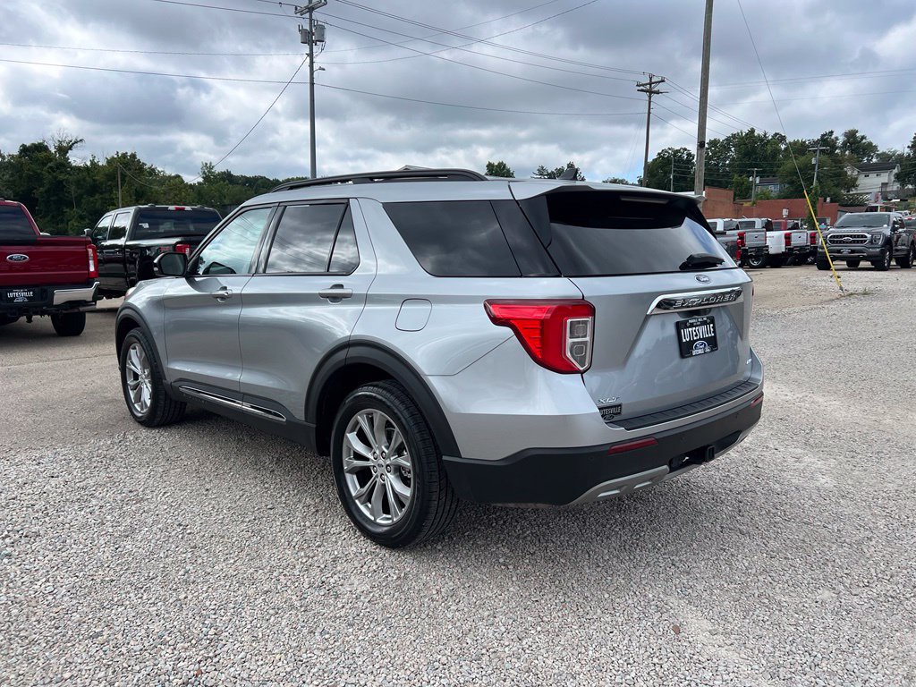 Used 2023 Ford Explorer XLT AWD/4WD image 6