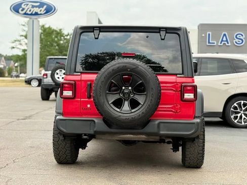 Used 2018 Jeep Wrangler Unlimited Sport S AWD/4WD image 34