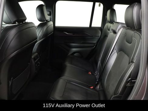 Used 2023 Jeep Grand Cherokee Altitude RWD image 14