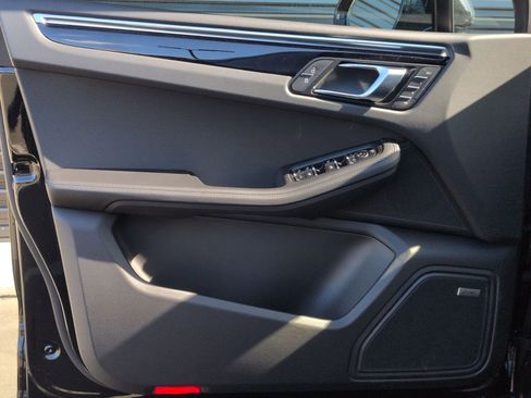 New 2026 Porsche Macan image 14