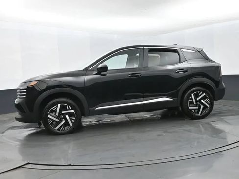 Used 2025 Nissan Kicks SV FWD image 5