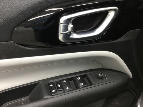 Used 2024 Jeep Compass Limited AWD/4WD image 8