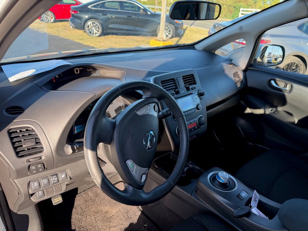 Used 2015 Nissan Leaf S w/ Charge Package FWD image 11