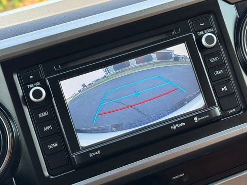 Used 2016 Toyota Tacoma SR5 w/ Towing Package image 28