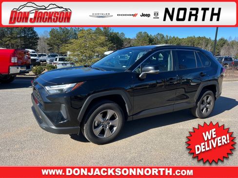 Used 2025 Toyota RAV4 XLE image 1