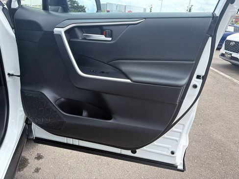 Used 2025 Toyota RAV4 SE AWD/4WD image 10
