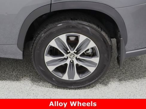 Used 2024 Toyota Highlander XLE image 10