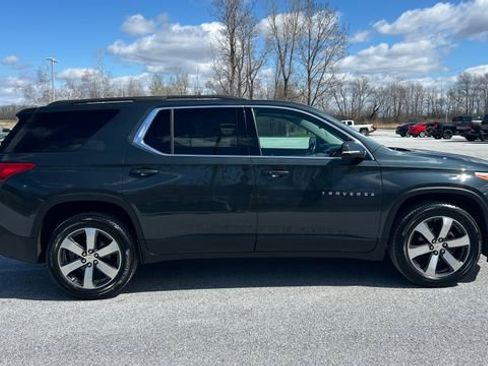 Used 2019 Chevrolet Traverse LT w/ LT Premium Package AWD/4WD image 2