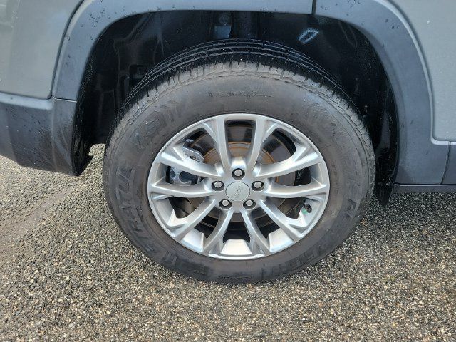 Used 2021 Jeep Cherokee Latitude Lux w/ Trailer Tow Group AWD/4WD image 5