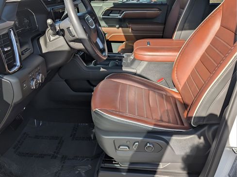 Used 2024 GMC Sierra 3500 Denali Ultimate AWD/4WD image 10