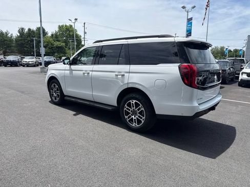 Used 2025 Ford Expedition Active AWD/4WD image 6