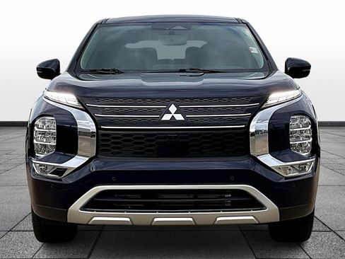 Used 2024 Mitsubishi Outlander SE Black Edition image 3