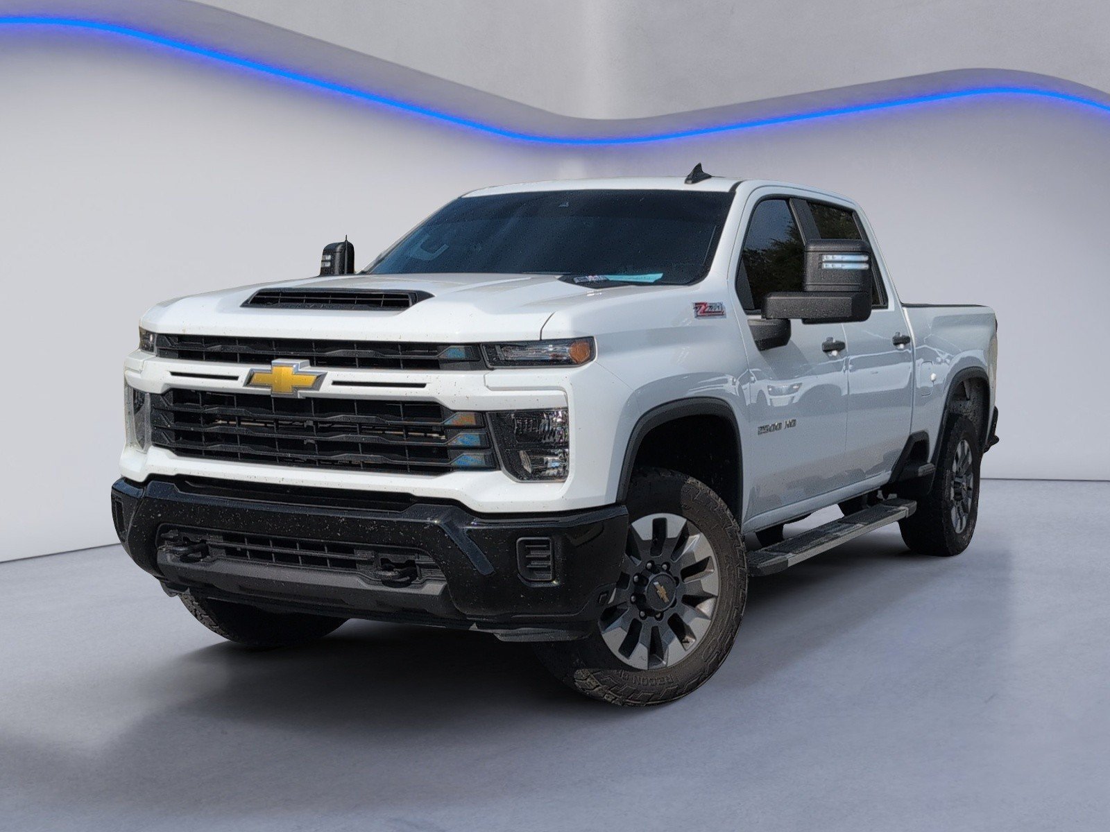 Used 2024 Chevrolet Silverado 2500 Custom w/ Custom Value Package AWD/4WD image 2