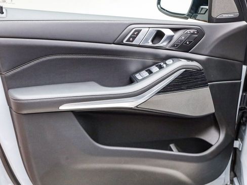 Certified 2025 BMW X7 xDrive40i w/ M Sport Package image 21