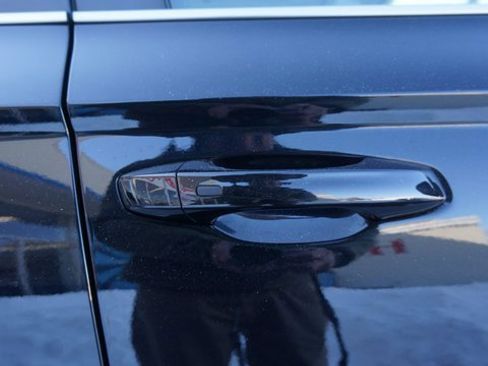 Certified 2025 Volkswagen Taos SE w/ Panoramic Sunroof Package image 87