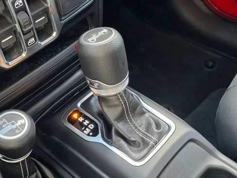 Used 2020 Jeep Wrangler Unlimited Sahara image 35