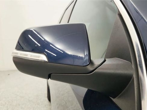 Used 2023 Chevrolet Traverse LT image 18