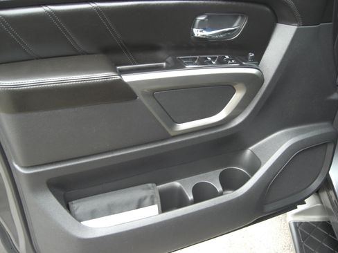 Used 2015 Nissan Armada SV image 21