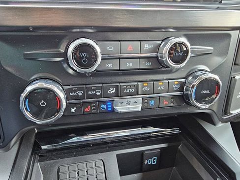 New 2026 Ford F250 Lariat w/ Lariat Premium Package AWD/4WD image 30