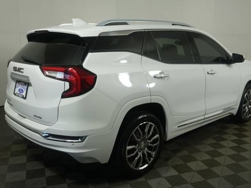Used 2022 GMC Terrain Denali w/ Denali Premium Package AWD/4WD image 3