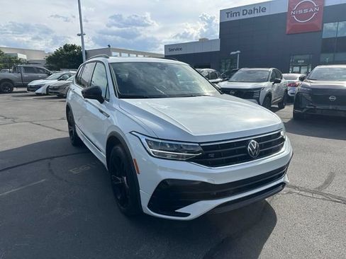 Used 2024 Volkswagen Tiguan SE R-Line AWD/4WD image 3