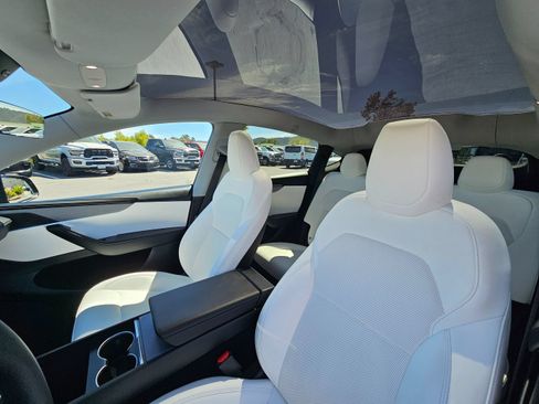 Used 2026 Tesla Model Y Long Range AWD/4WD image 18