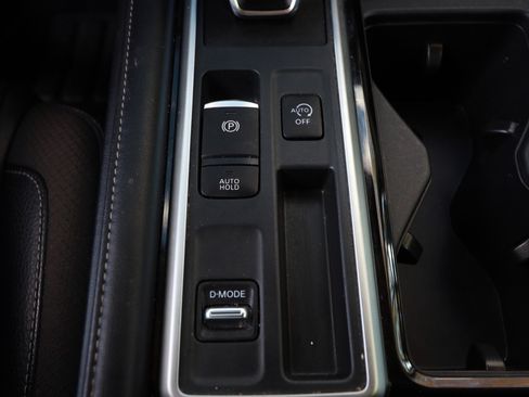 Used 2025 Nissan Pathfinder SL w/ SL Premium Package FWD image 17
