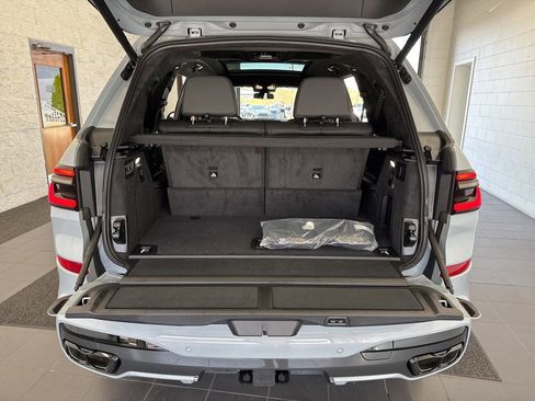 New 2025 BMW X7 M60i image 5